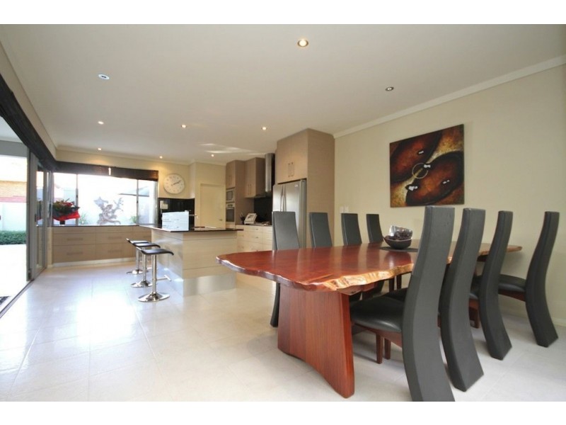 6B Tweeddale Road, Applecross WA 6153