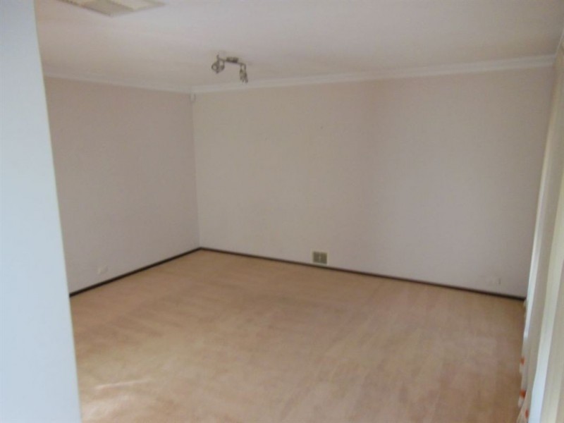 8 Robbins Place, Shelley WA 6148