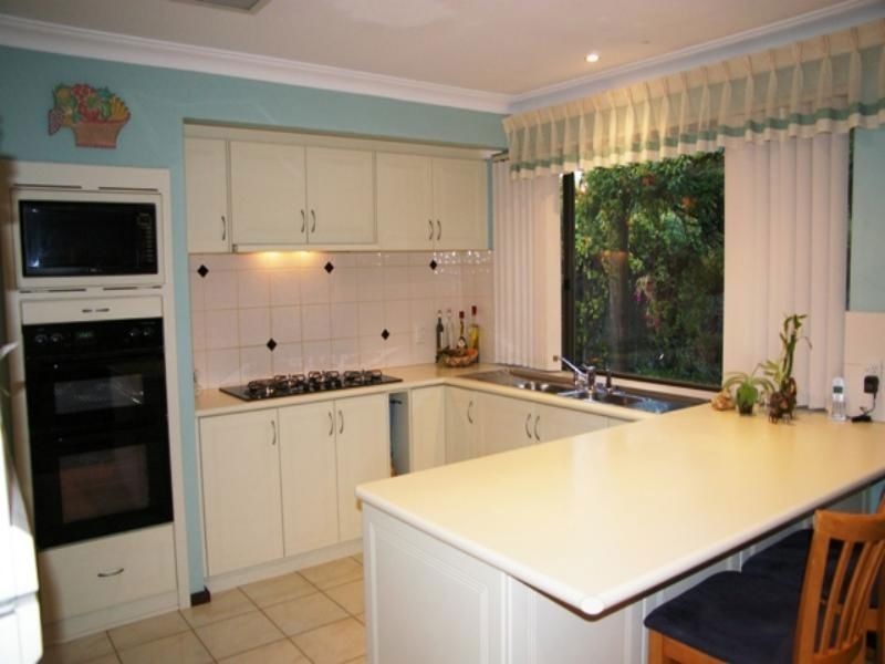 8 Robbins Place, Shelley WA 6148