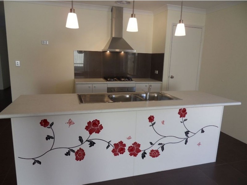 4 Daffodil Road, Canning Vale WA 6155