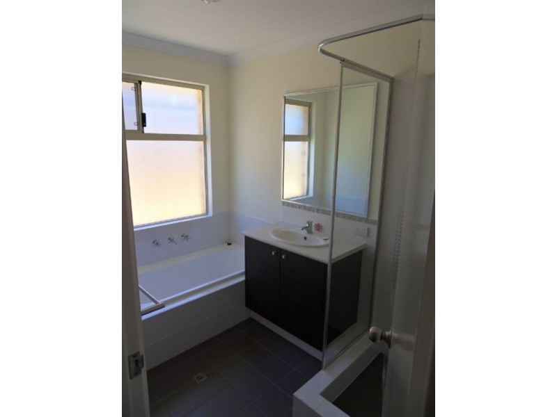 4 Daffodil Road, Canning Vale WA 6155