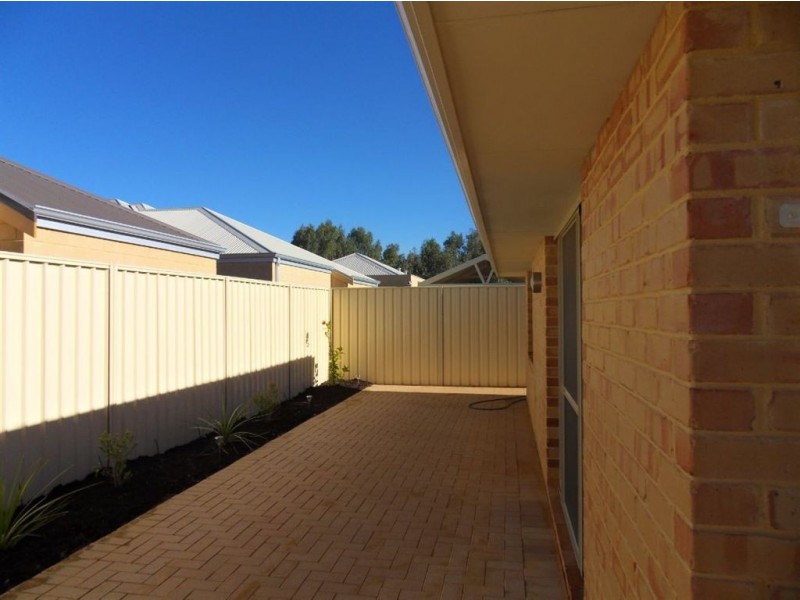 4 Daffodil Road, Canning Vale WA 6155