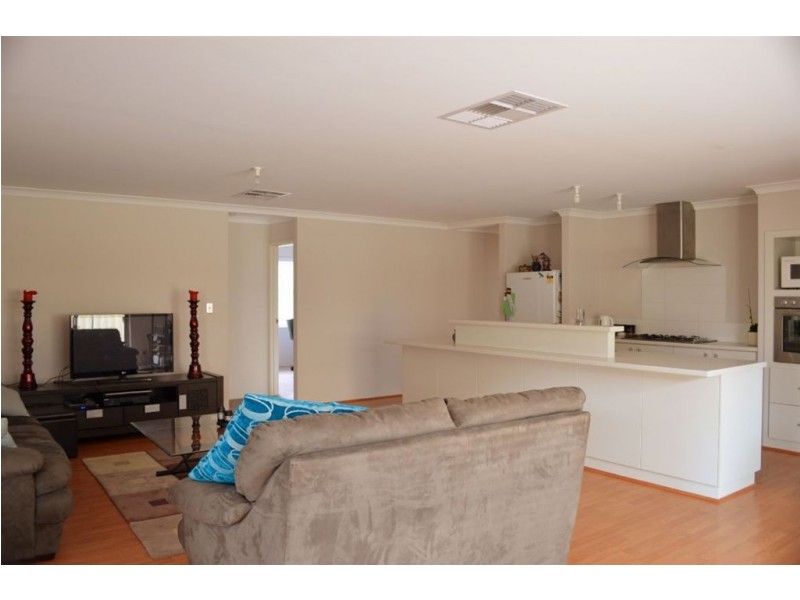 30 Splendid Gardens, Harrisdale WA 6112