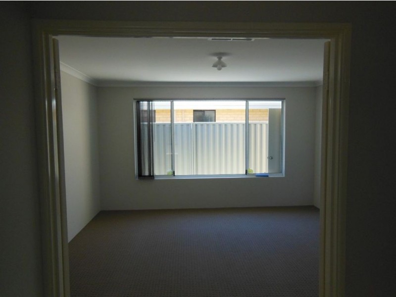 12 Chatham Way, Harrisdale WA 6112