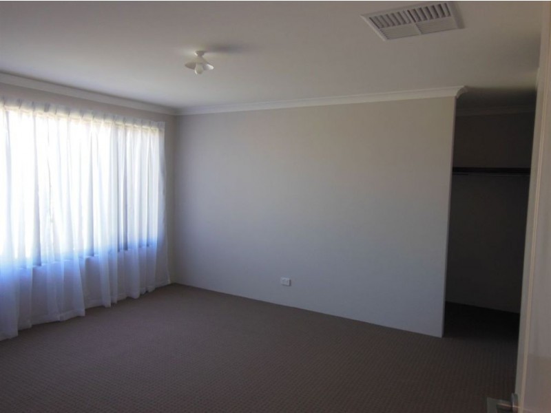 12 Chatham Way, Harrisdale WA 6112