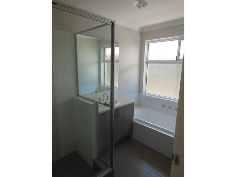 12 Chatham Way, Harrisdale WA 6112