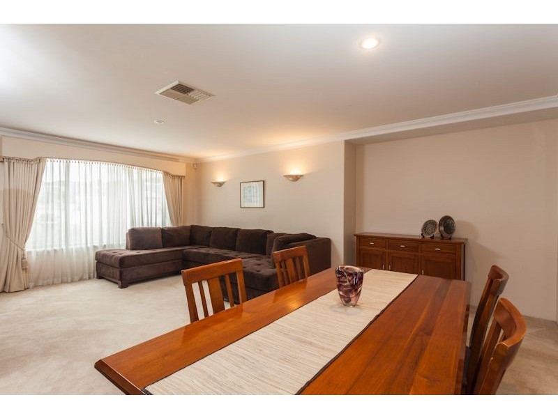 1 Everglades Close, Bibra Lake WA 6163