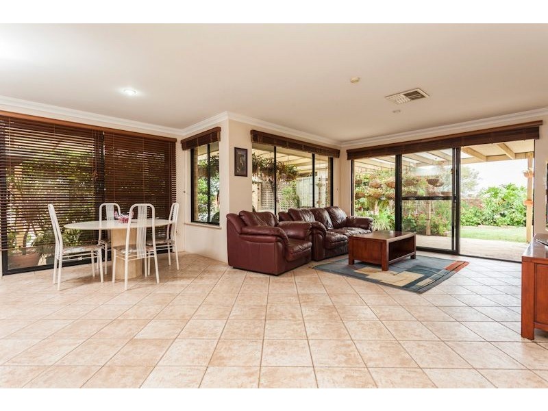 1 Everglades Close, Bibra Lake WA 6163