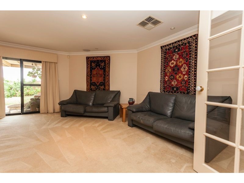 1 Everglades Close, Bibra Lake WA 6163