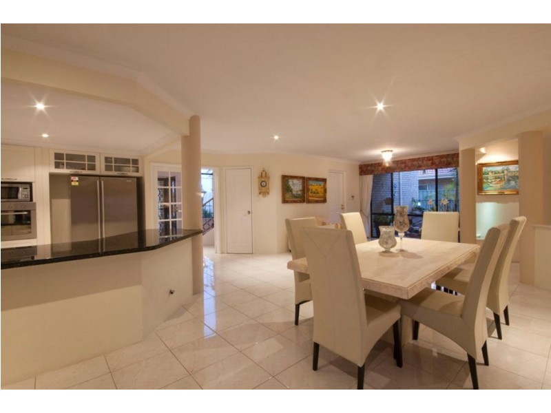 16 Deller Drive, Bibra Lake WA 6163