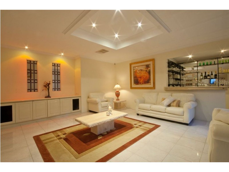 16 Deller Drive, Bibra Lake WA 6163