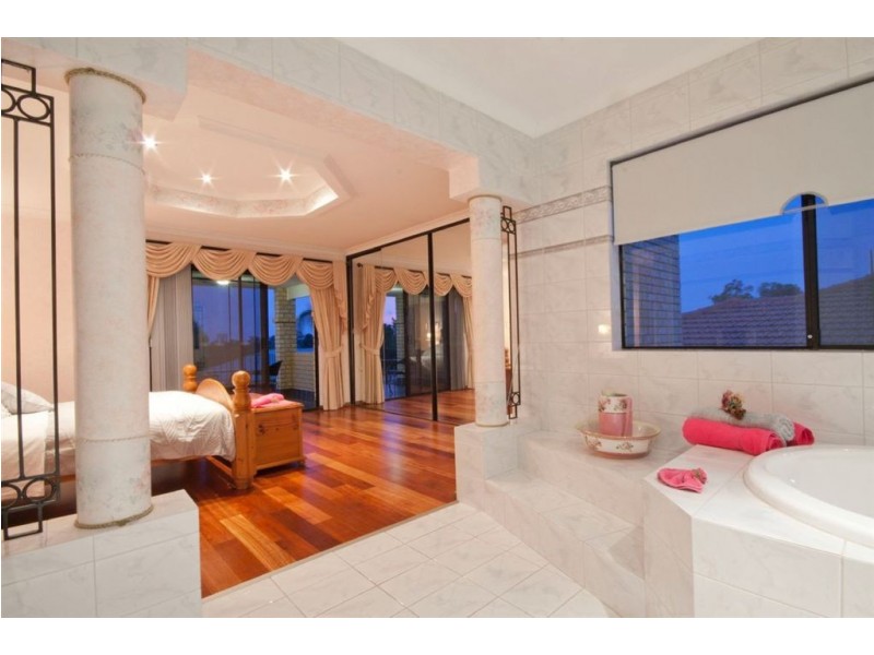 16 Deller Drive, Bibra Lake WA 6163