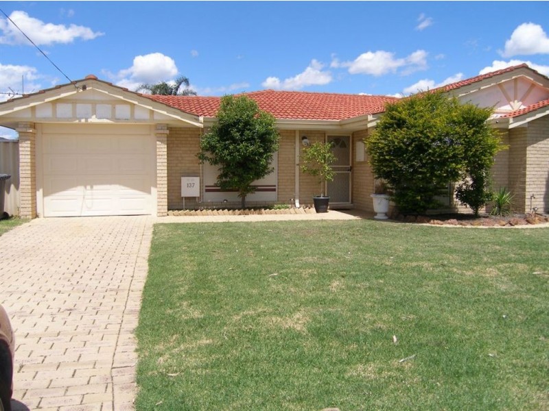 137 Seville Drive, Seville Grove WA 6112
