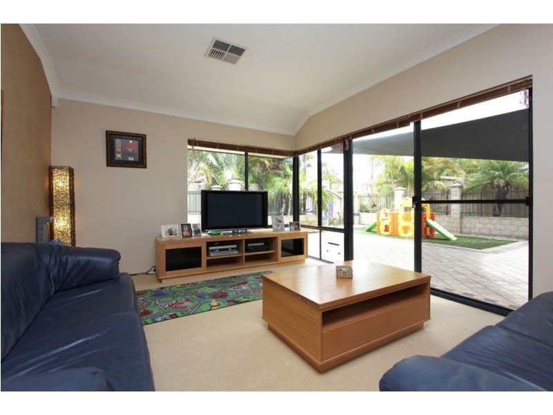 24 Bennett Drive, Canning Vale WA 6155