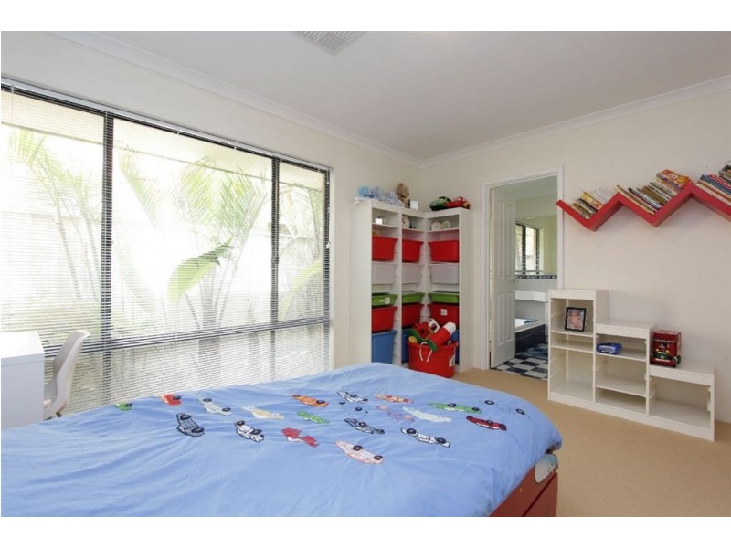 24 Bennett Drive, Canning Vale WA 6155