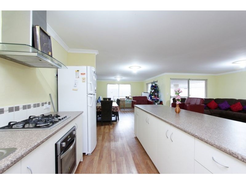20 Rosemary Street, Wattle Grove WA 6107