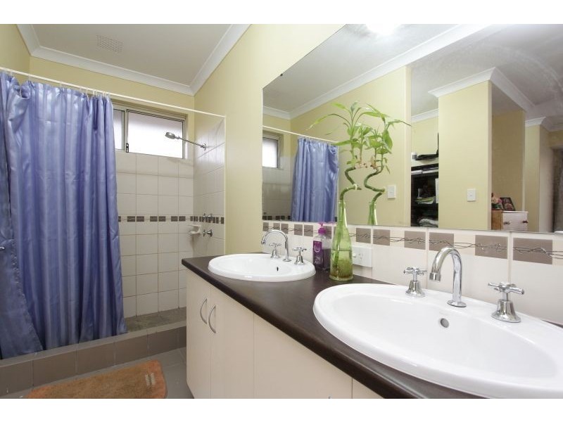 20 Rosemary Street, Wattle Grove WA 6107