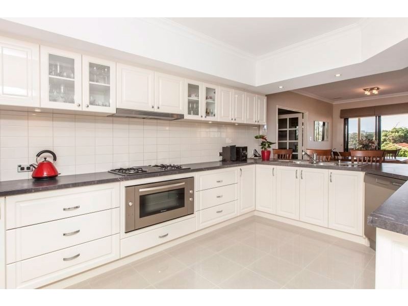 8 Royale Way, Bibra Lake WA 6163