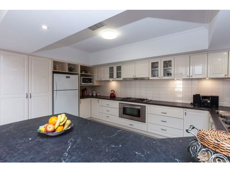 8 Royale Way, Bibra Lake WA 6163