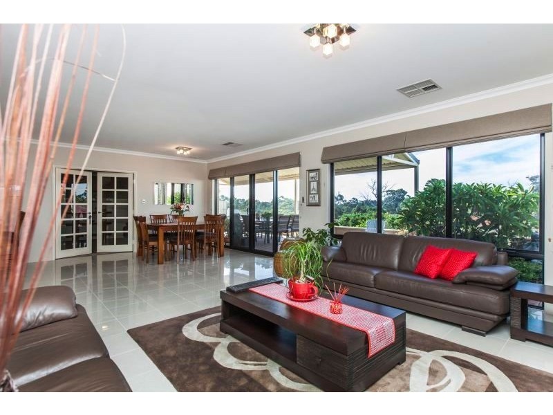 8 Royale Way, Bibra Lake WA 6163