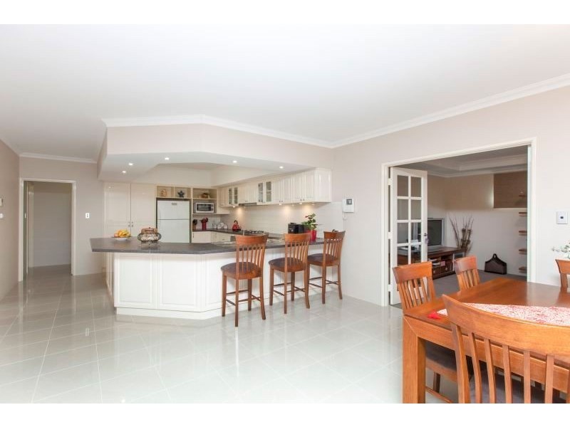 8 Royale Way, Bibra Lake WA 6163