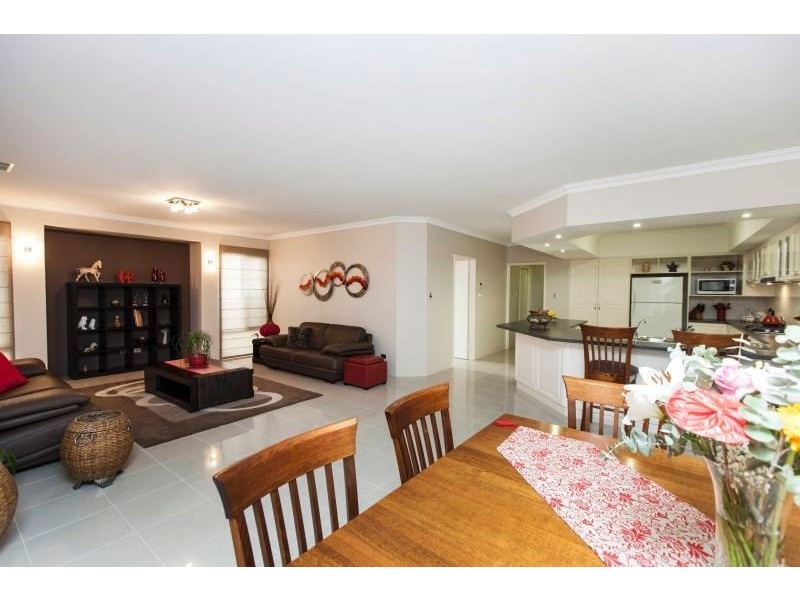 8 Royale Way, Bibra Lake WA 6163