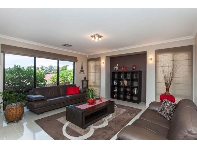 8 Royale Way, Bibra Lake WA 6163