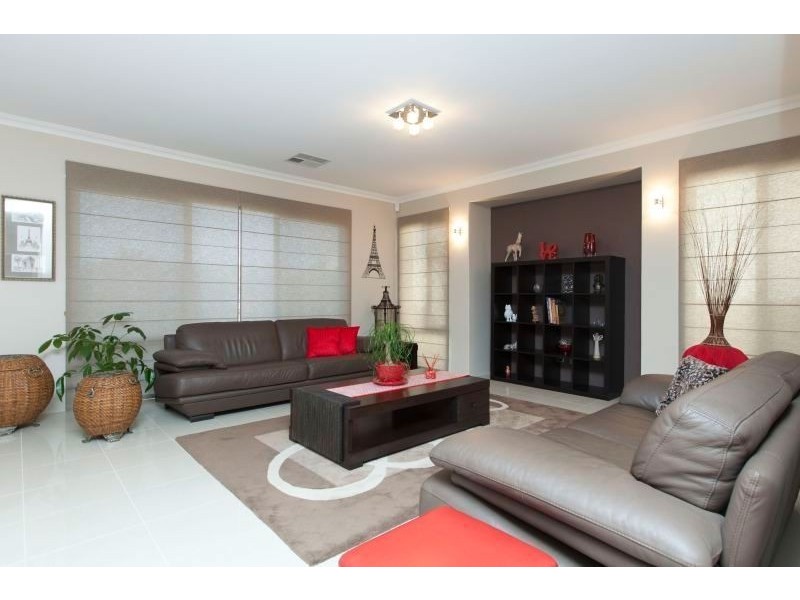 8 Royale Way, Bibra Lake WA 6163