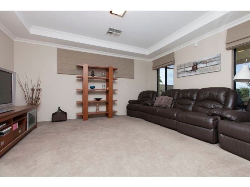 8 Royale Way, Bibra Lake WA 6163