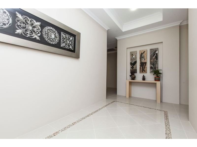 8 Royale Way, Bibra Lake WA 6163