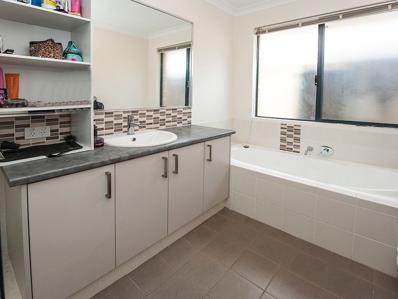 22b Terrigal Way, Armadale WA 6112