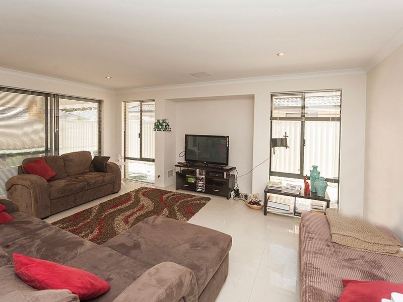 22b Terrigal Way, Armadale WA 6112