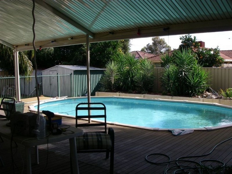 11 Chidzey Drive, Seville Grove WA 6112