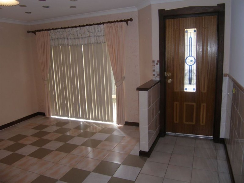 1/32 Abernethy Grove, Seville Grove WA 6112