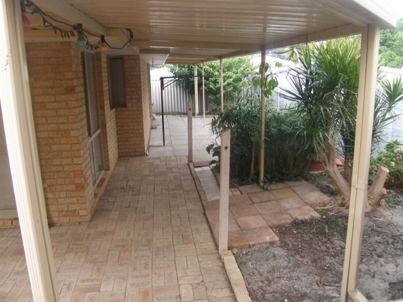 1/32 Abernethy Grove, Seville Grove WA 6112