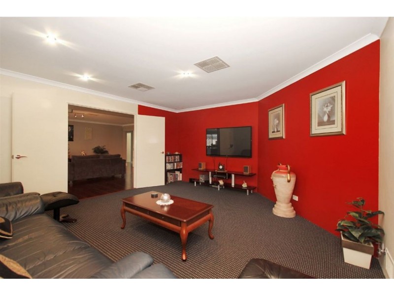 135 Shreeve Road, Canning Vale WA 6155