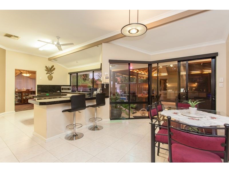 6 Strathcona Rise, Bibra Lake WA 6163