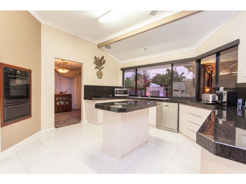 6 Strathcona Rise, Bibra Lake WA 6163