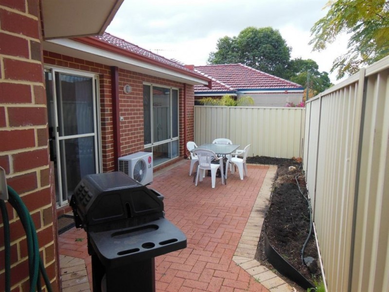 2B Roberts, Carlisle WA 6101