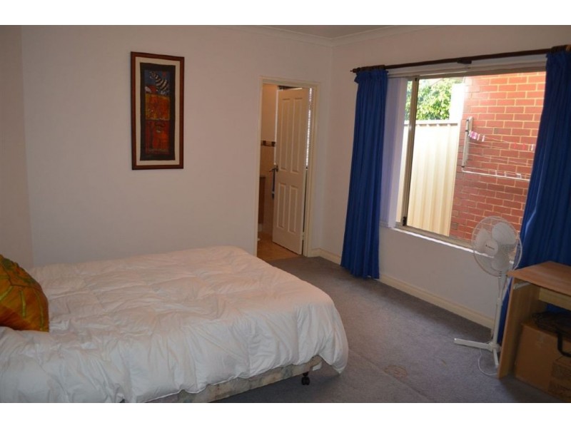 2B Roberts Road, Carlisle WA 6101