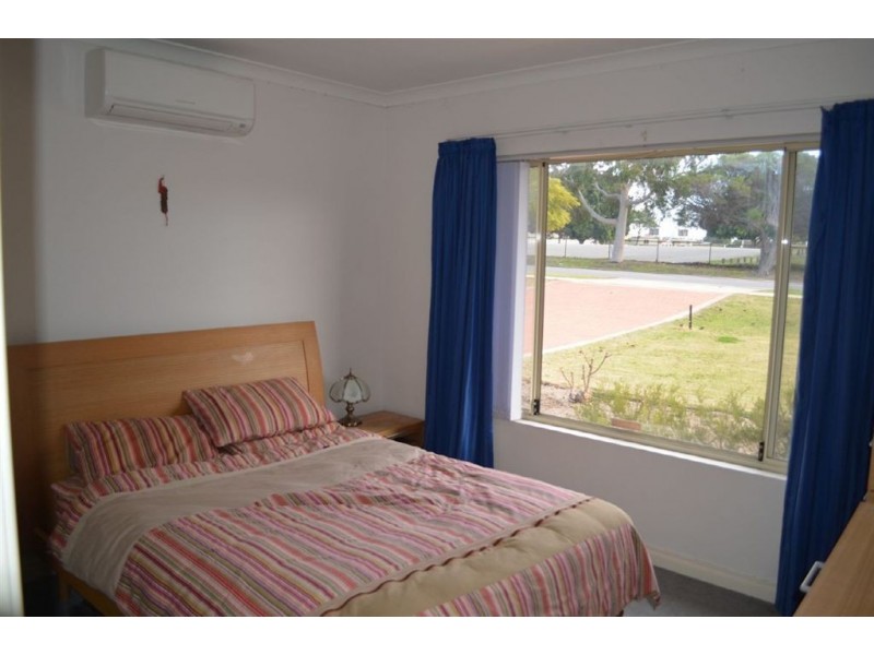 2B Roberts Road, Carlisle WA 6101