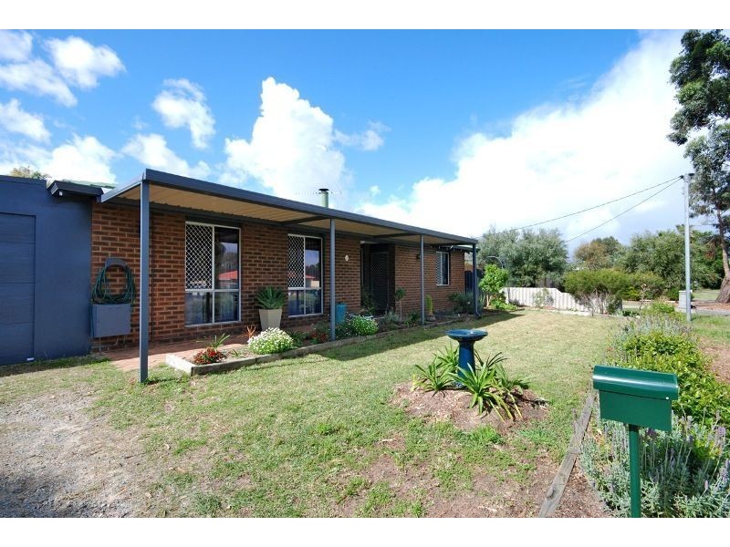 4 Burrowa Street, Armadale WA 6112