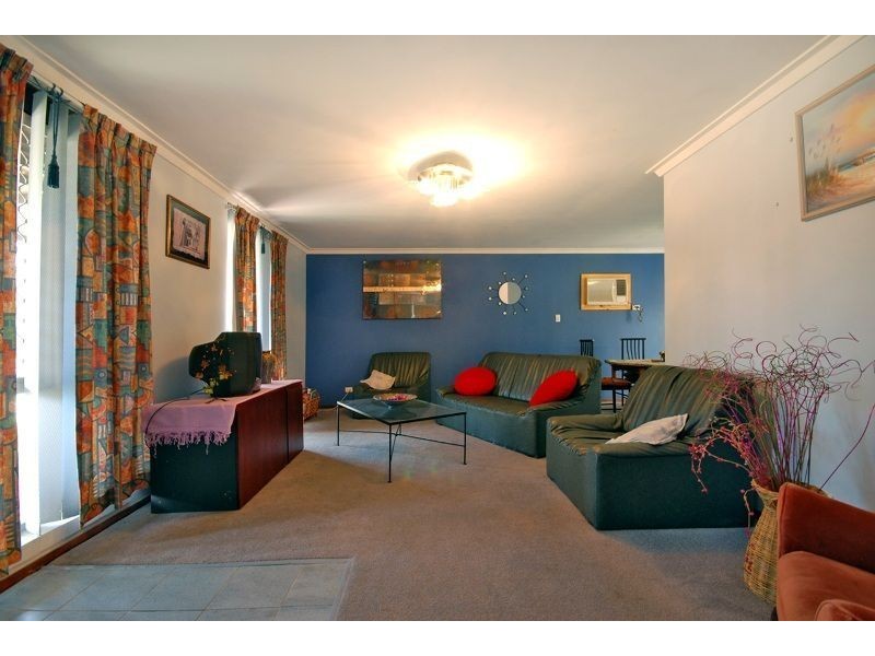 4 Burrowa Street, Armadale WA 6112