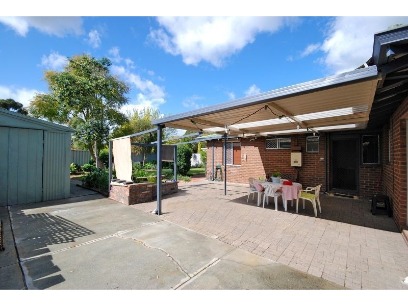 4 Burrowa Street, Armadale WA 6112