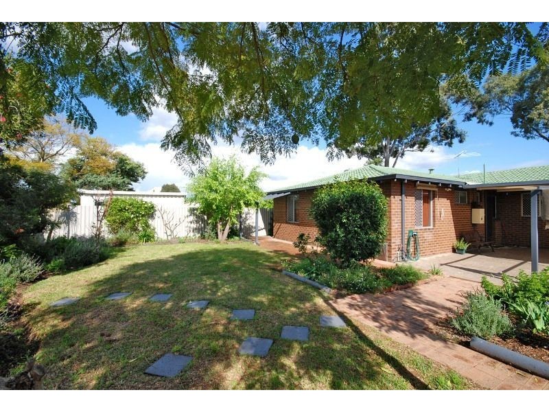4 Burrowa Street, Armadale WA 6112