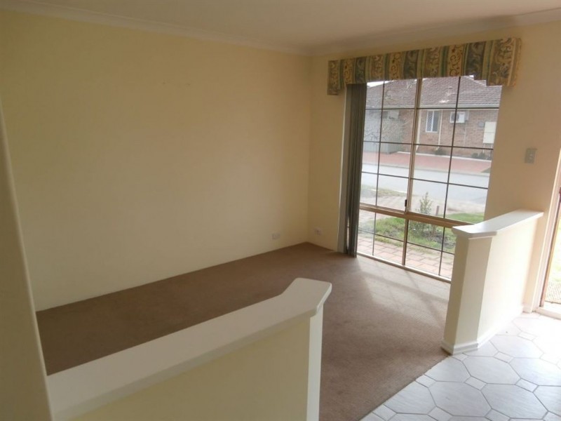 8 Settlers Way, Gosnells WA 6110
