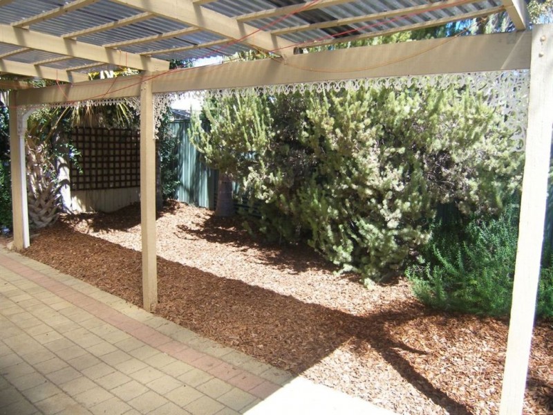 8 Settlers Way, Gosnells WA 6110
