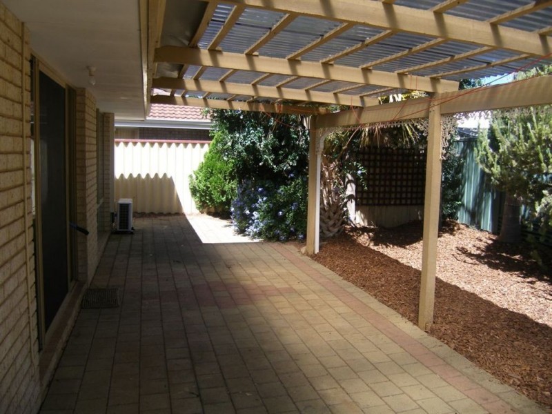 8 Settlers Way, Gosnells WA 6110