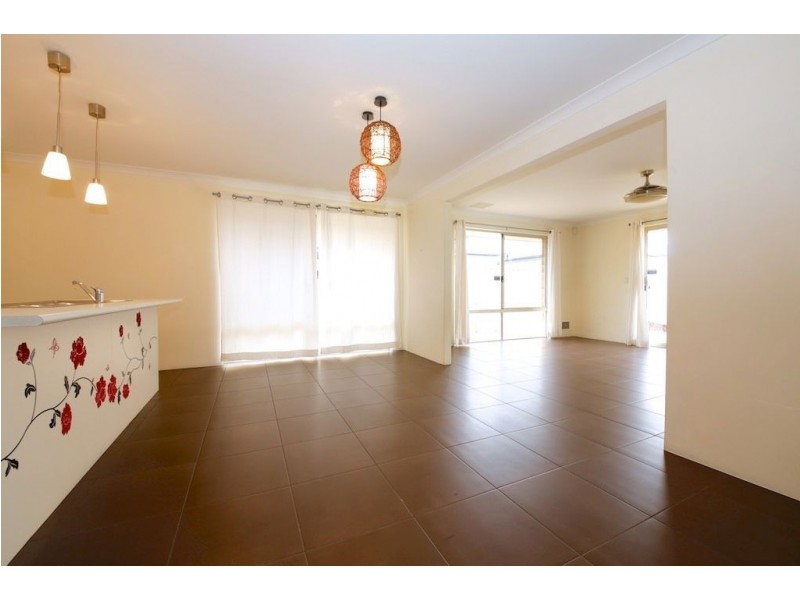 4 Daffodil, Canning Vale WA 6155