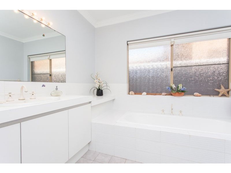 31 McMahon Way, Kardinya WA 6163